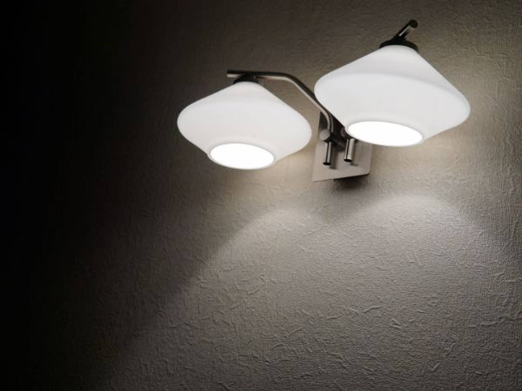 Kinkiety do salonu: Stylowe i funkcjonalne rozwiązanie oświetleniowe